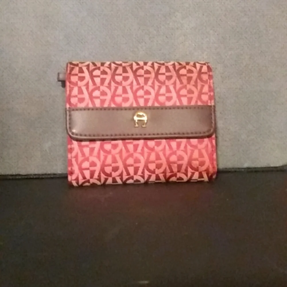 Trifold Wallet - Picture 1 of 4